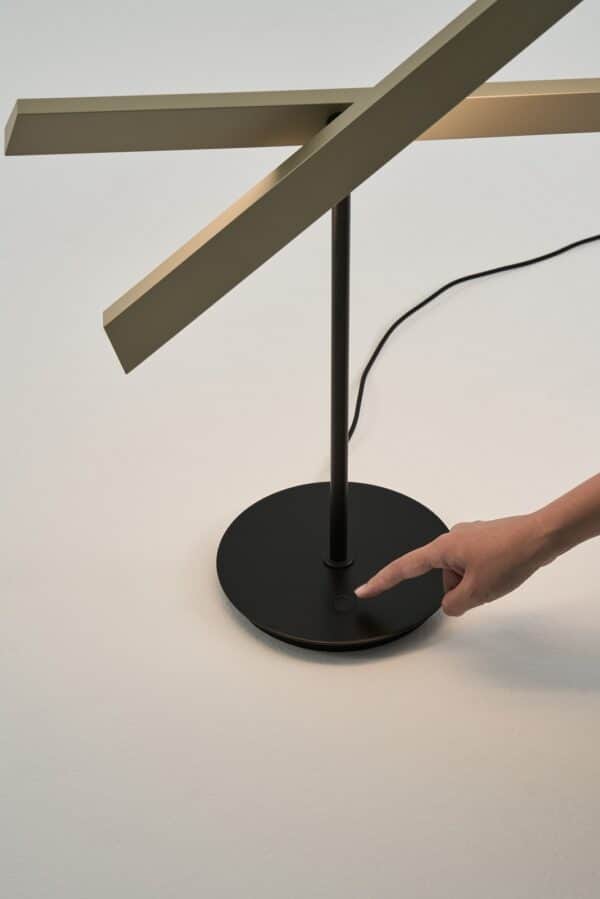 konnect table lamp