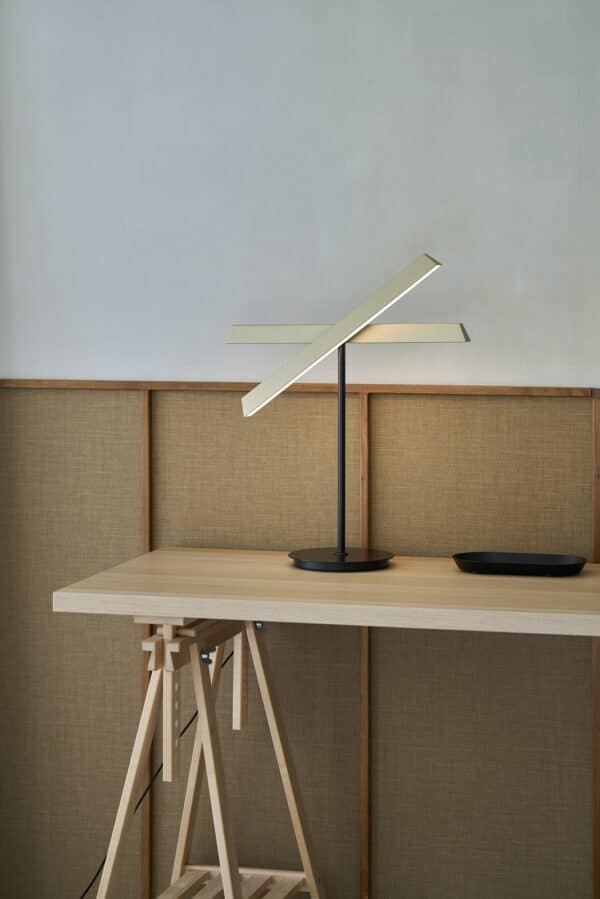 konnect table lamp